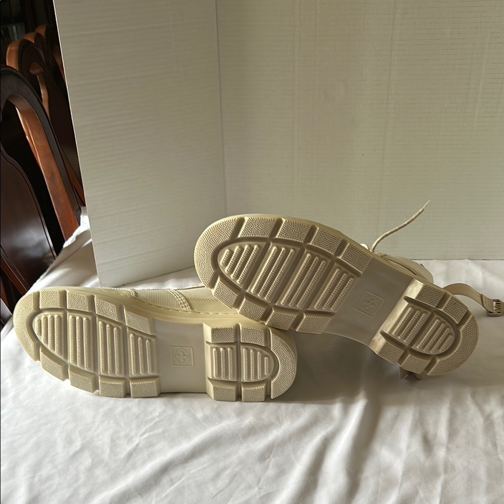 Dr. Martens Cream Boots with Chunky Sole and Lace-Up Design - Picture 3 of 5